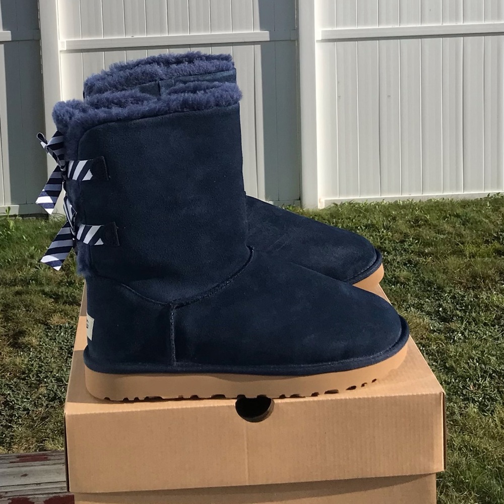 UGG Bailey Bow Diagonal Stripe Boot - Picture 4 of 10